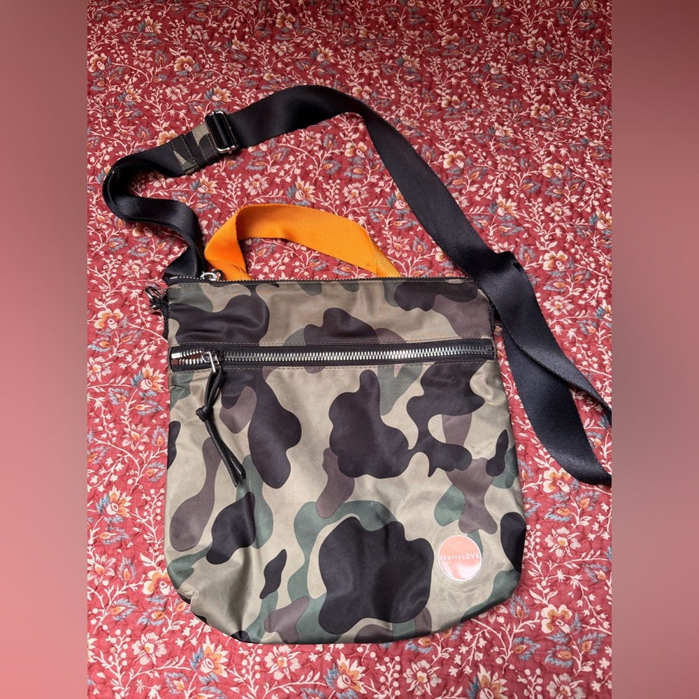 shortyLOVE Amuse Green Camo Crossbody Bag